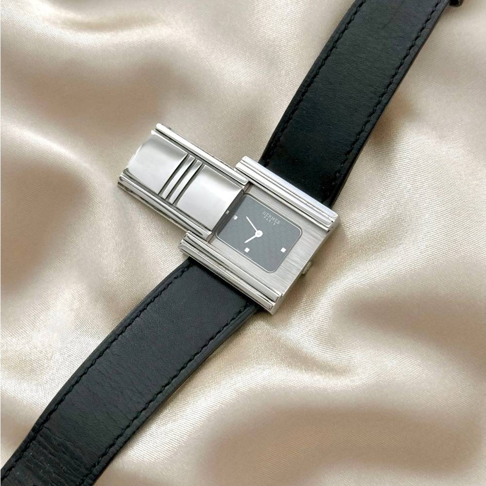 AUTHENTIC VINTAGE HERMÈS HIDDEN DIAL BLACK LEATHER WATCH - Picture 2 of 11